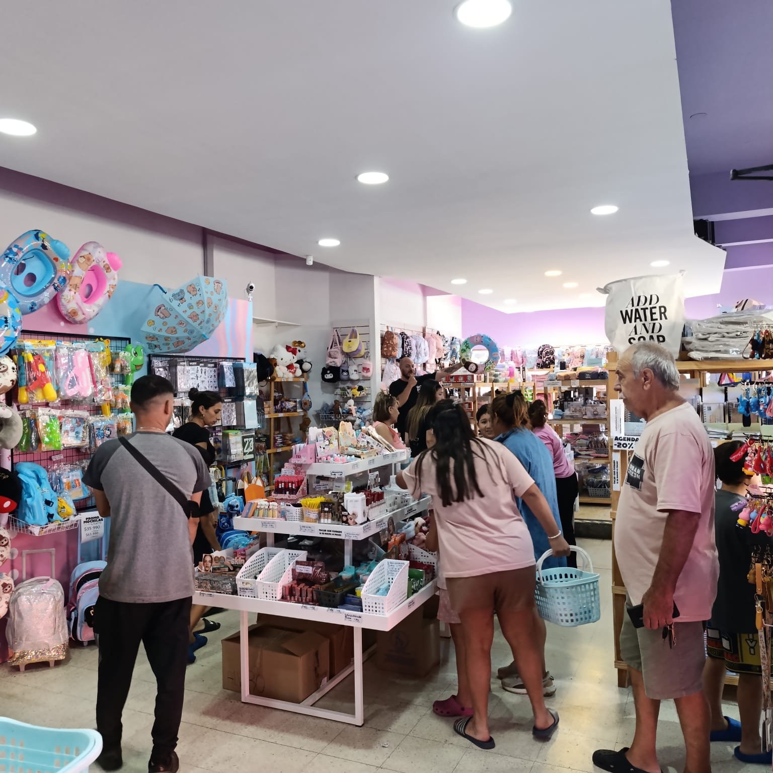 Clientes en el local WOPP! Deco de Mar del Plata