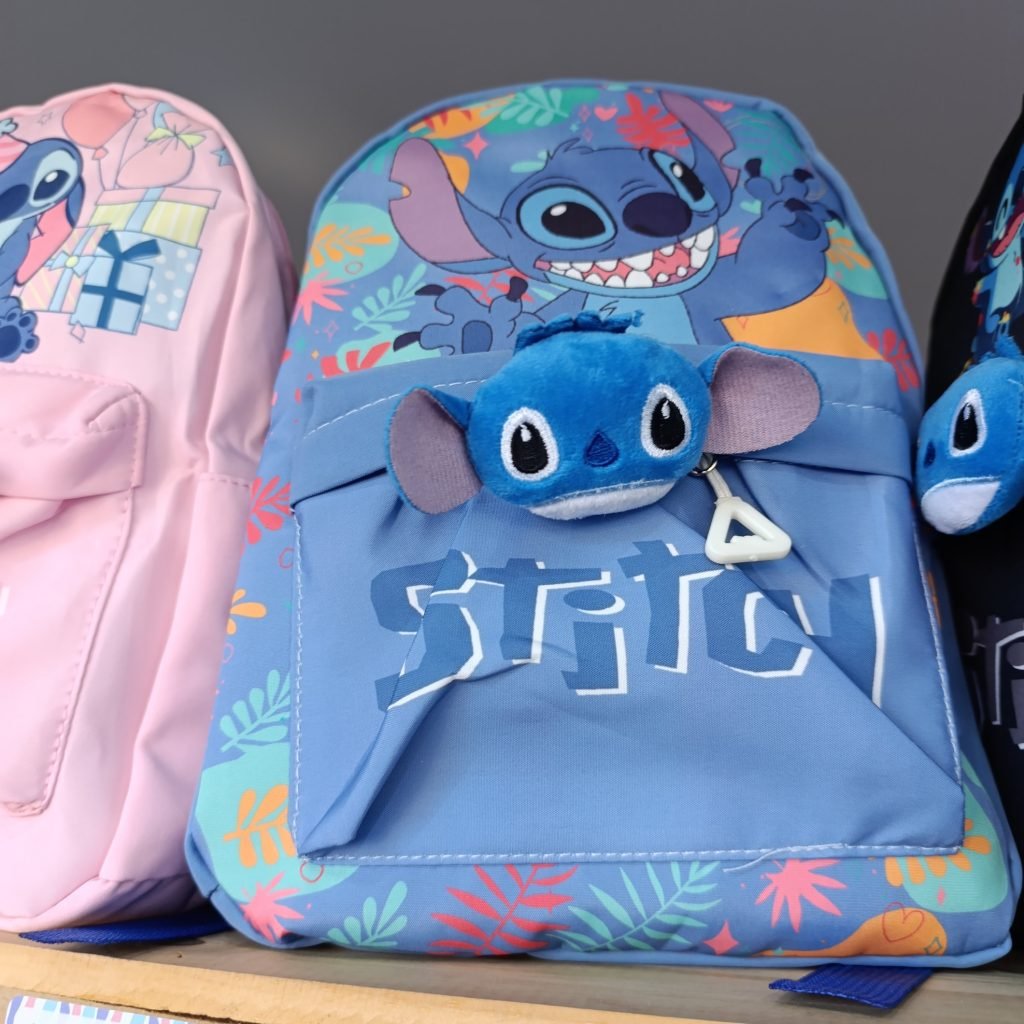 Mochila Stitch Jardin Con Pin