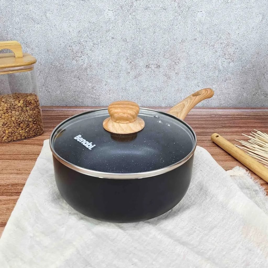 Cacerola con mango negra 20 cm